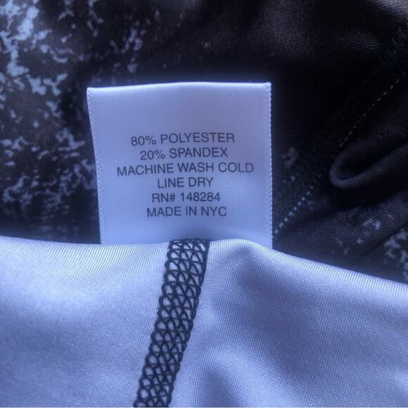 TEREZ SOUL CYCLE Printed Performance Capri Legging Black White Wheel SM - Picture 14 of 14